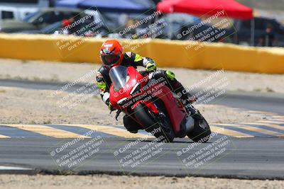 media/Apr-10-2022-SoCal Trackdays (Sun) [[f104b12566]]/Turn 2 (1135am)/